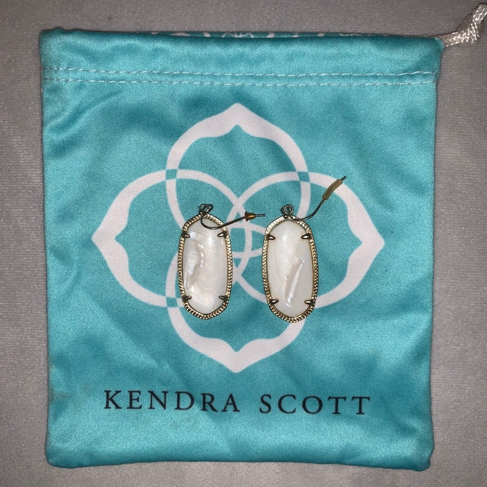 Kendra Scott Elle drop earring in white Pearl